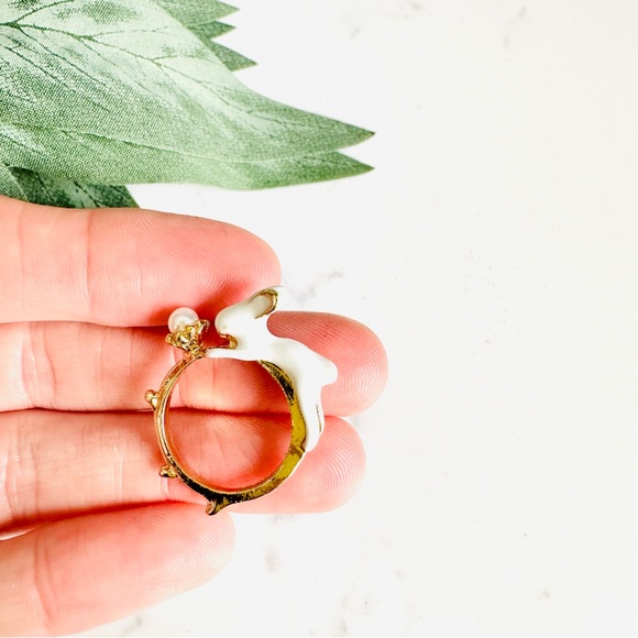 Enamel Bunny Rabbit Ring Gold Tone Faux Pearl Jewelry Animal Aesthetic Size 7 - Picture 3 of 11